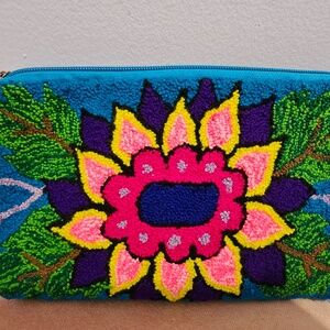 NWOT-Hand-Made Mochila Clutch